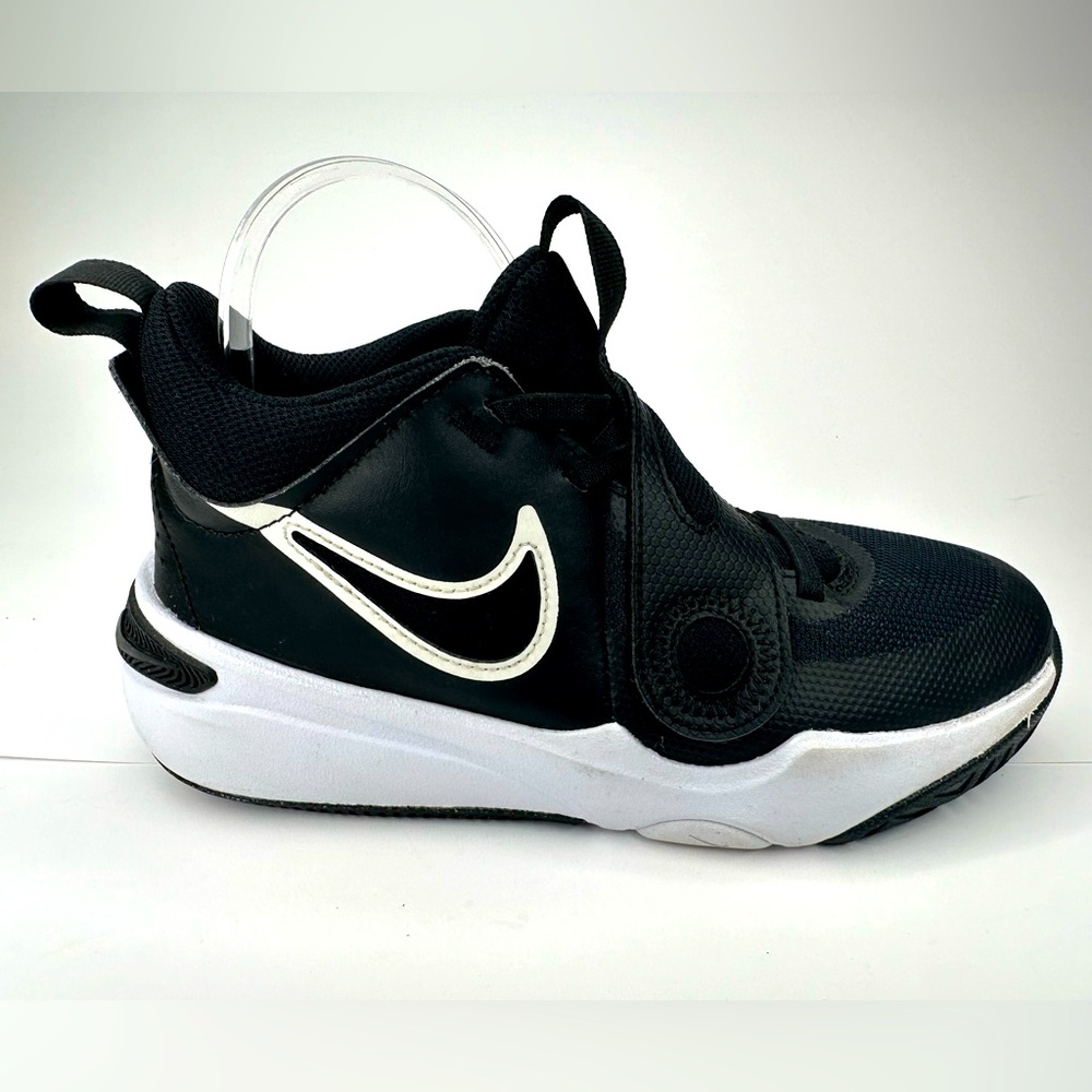 Nike Kids' Grade School Team Hustle D11 Shoes in Black and White SZ 3.5Y